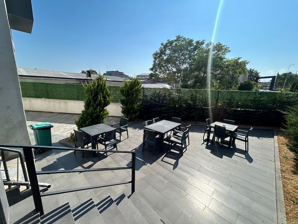 Aram Otel 18/25