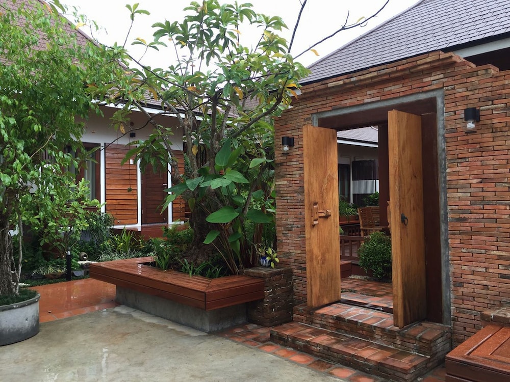 Khum Sai Ngam Hotel & Resort 43/45