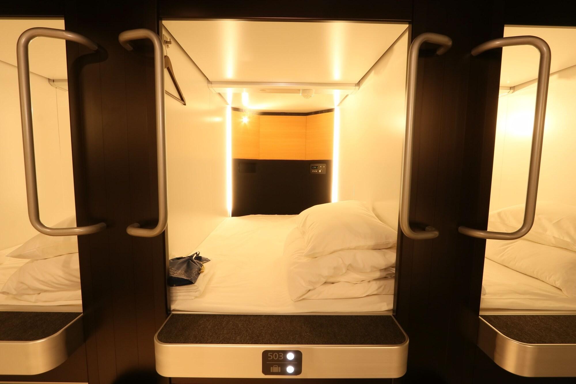 Lightning Hotel 20/36