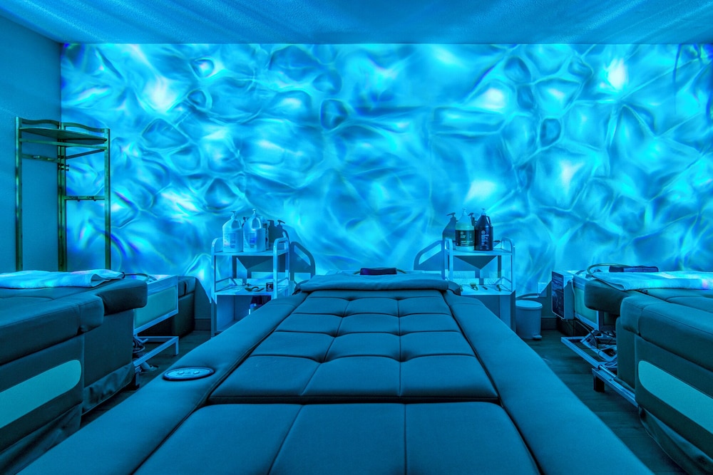 Serene Vegas Boutique Hotel 4/50