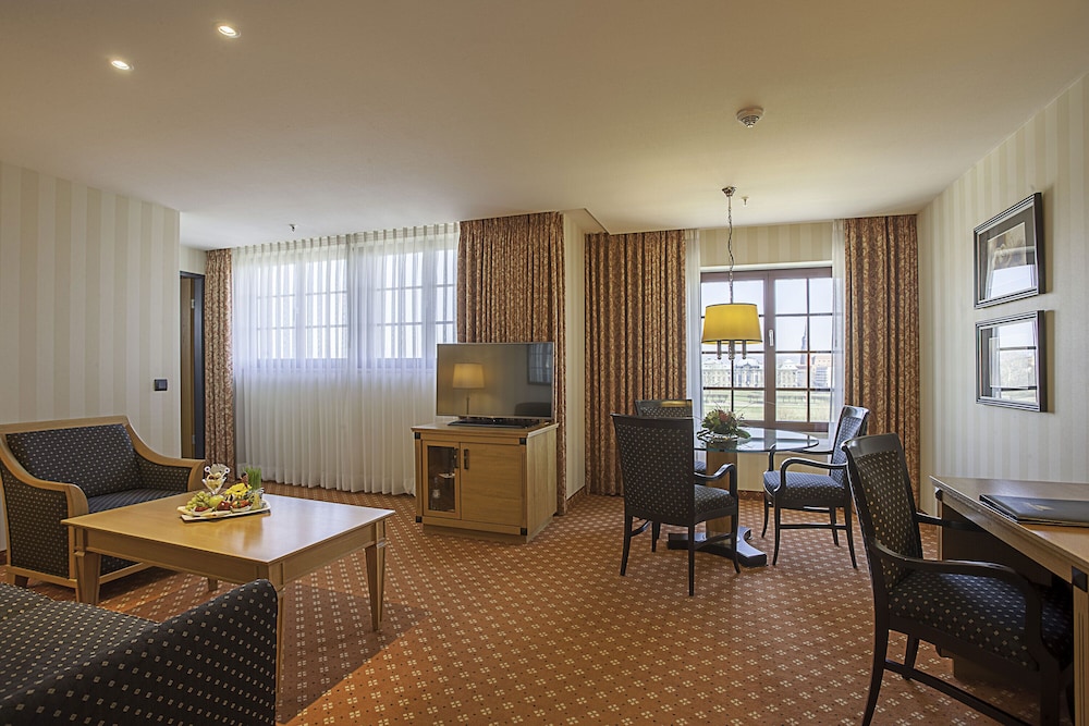 Maritim Hotel & Internationales Congress Center Dresden 53/75