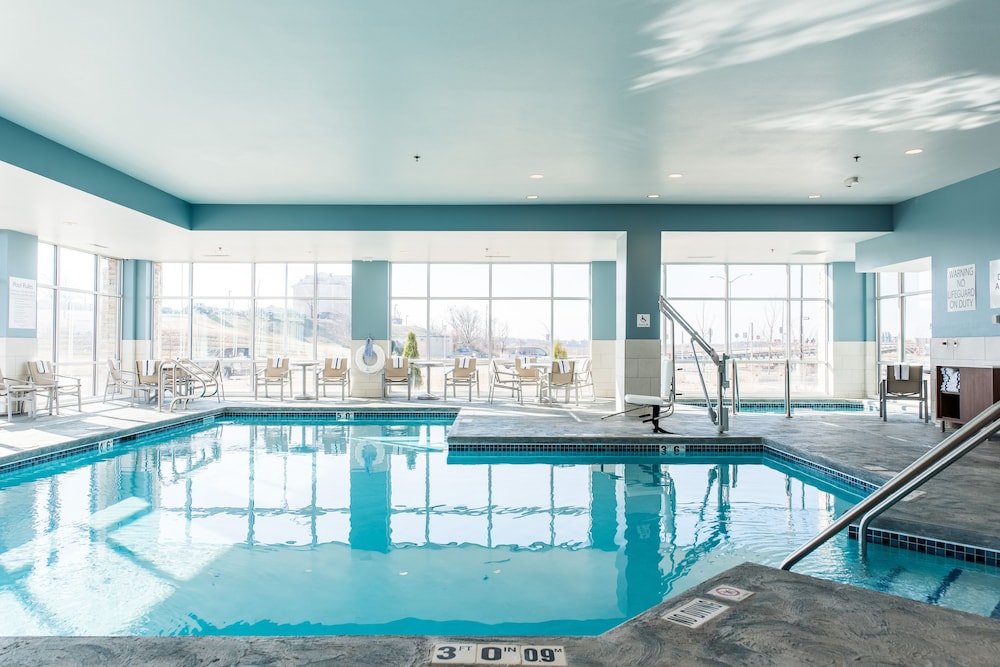Holiday Inn Express And Suites Madison 37/65
