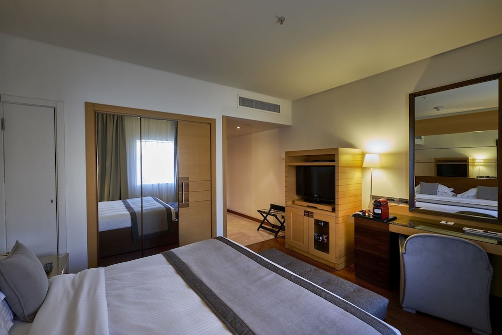 Coral Beach Hotel & Resort Beirut 12/49