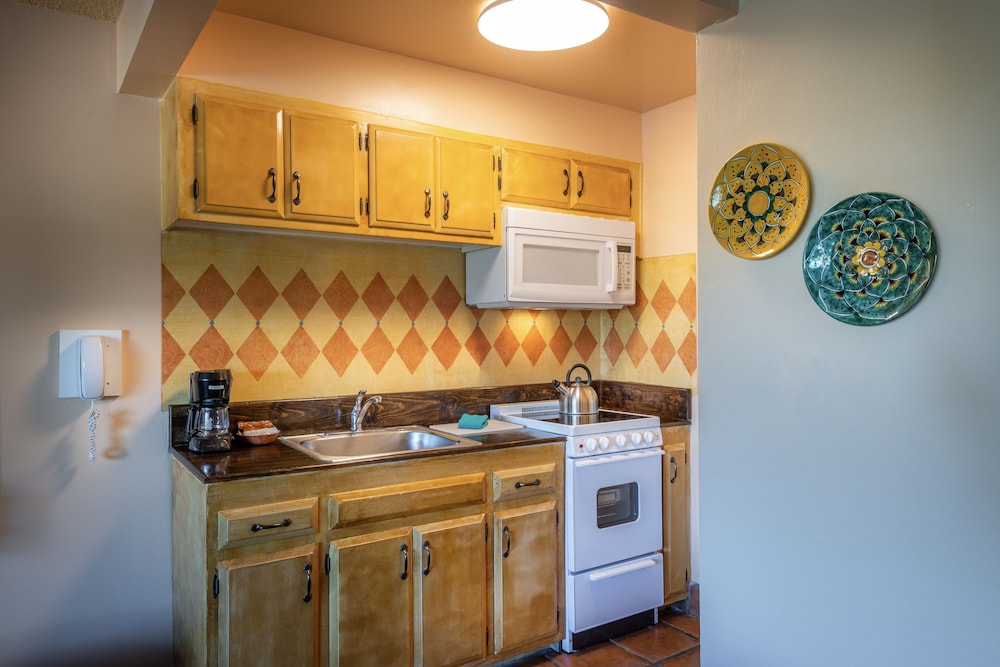 Hotel Pepper Tree Boutique Kitchen Studios Anaheim 58/68