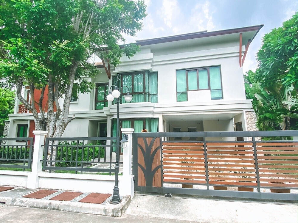Royal Sammuk villas
