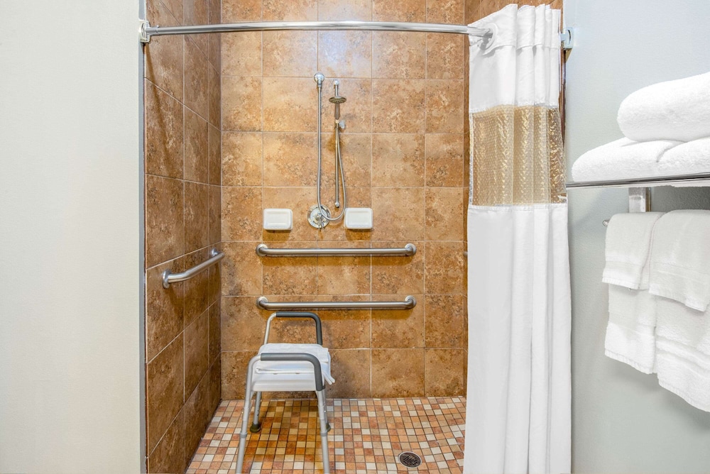 La Quinta Inn Suites Glen Rose 16/55