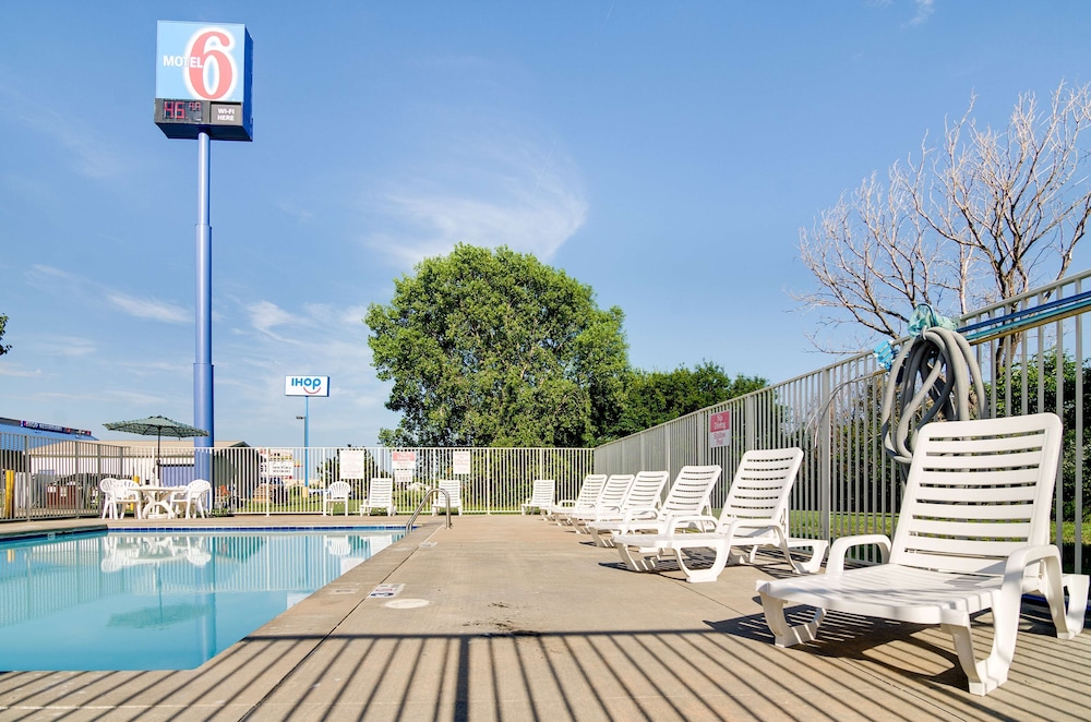 Motel6 Salina, KS 53/60