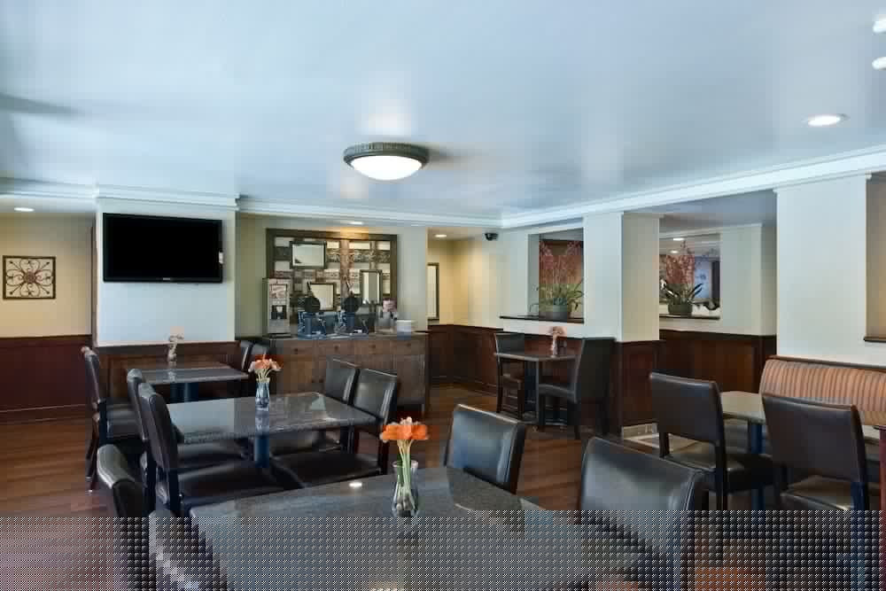 Oxnard Inn Lancaster, CA 40/59