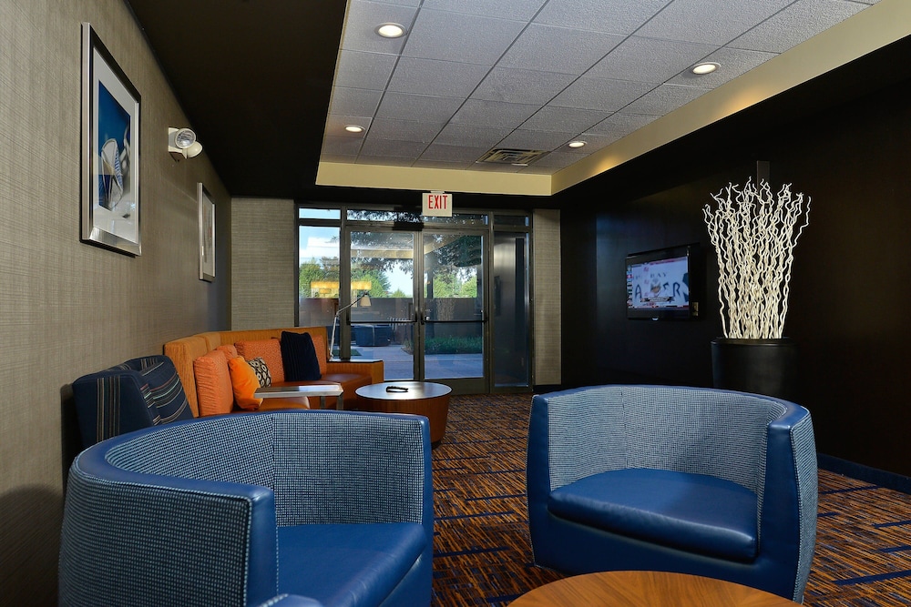 Courtyard By Marriott Bentonville 27/42