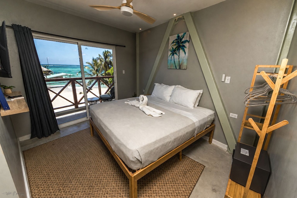 Sandbar Beachfront Hostel And Restaurant 27/74