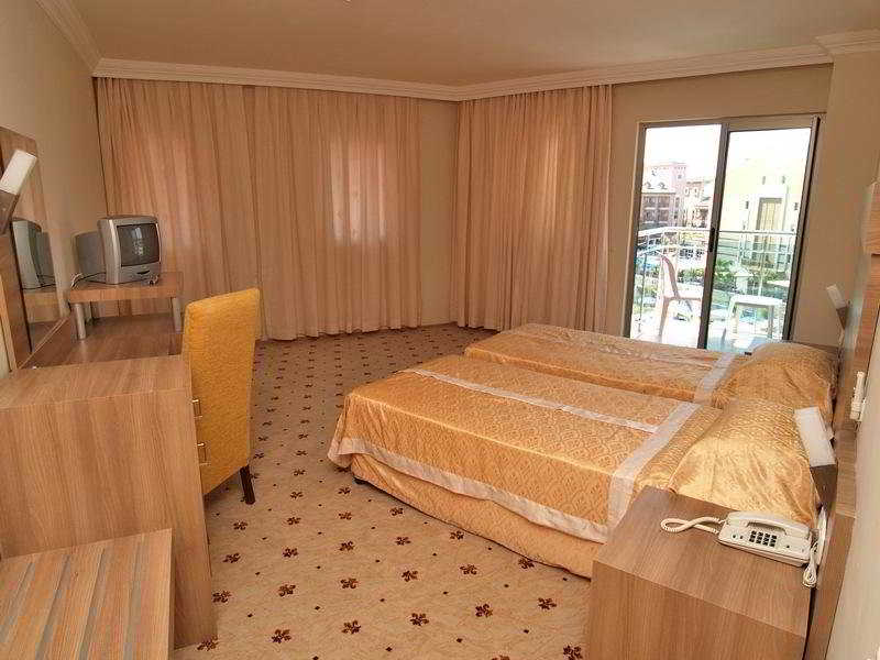 Club Side Coast Hotel 16/31