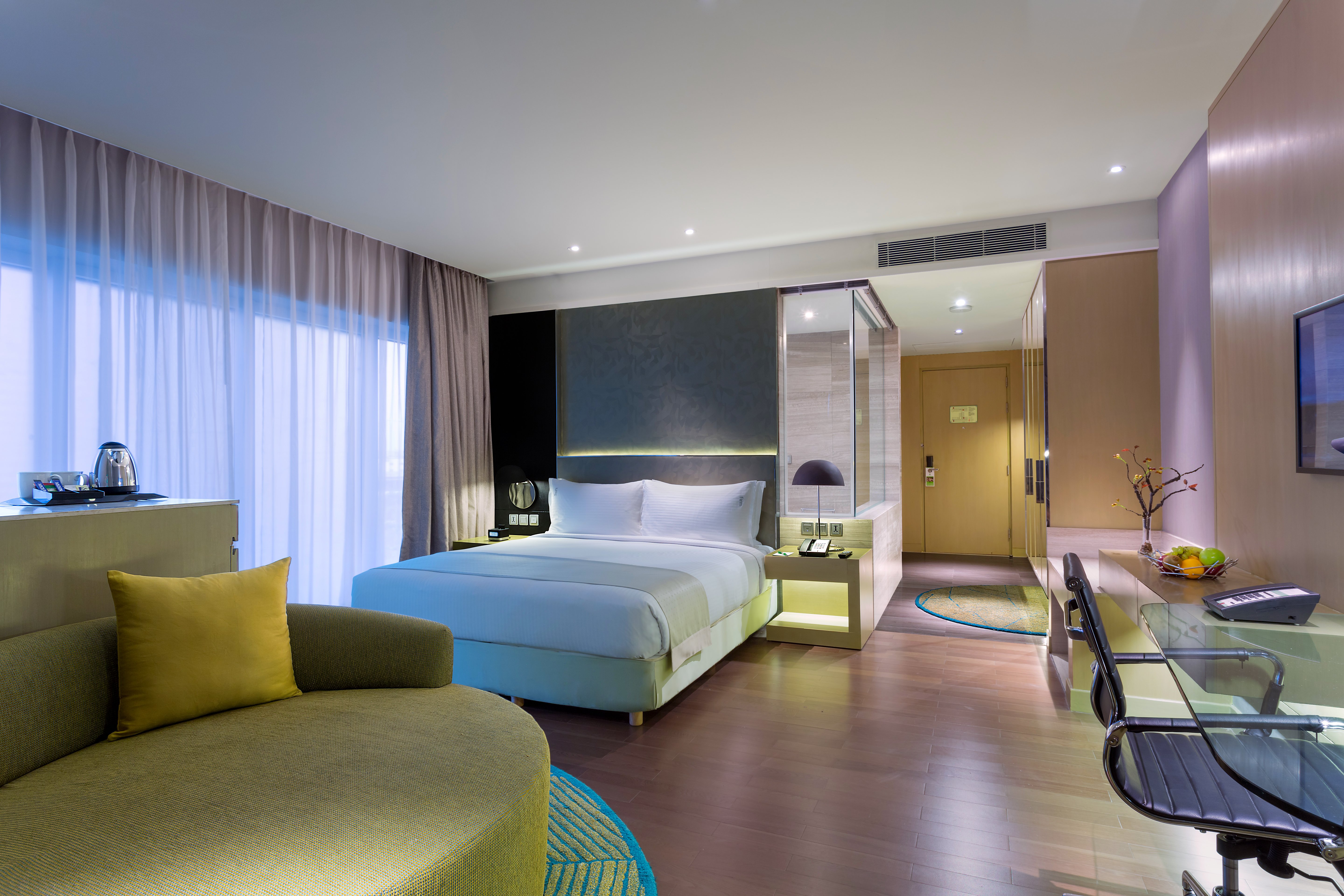 Holiday Inn New Delhi Aerocity by IHG 24/79