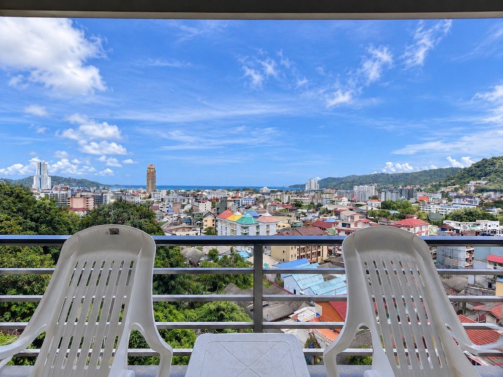Oceanview Treasure Hotel & Residence 52/58