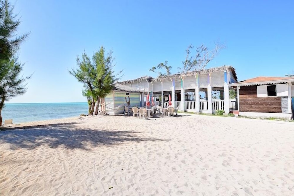 Coral Harbour Beach House And Villas 48/50