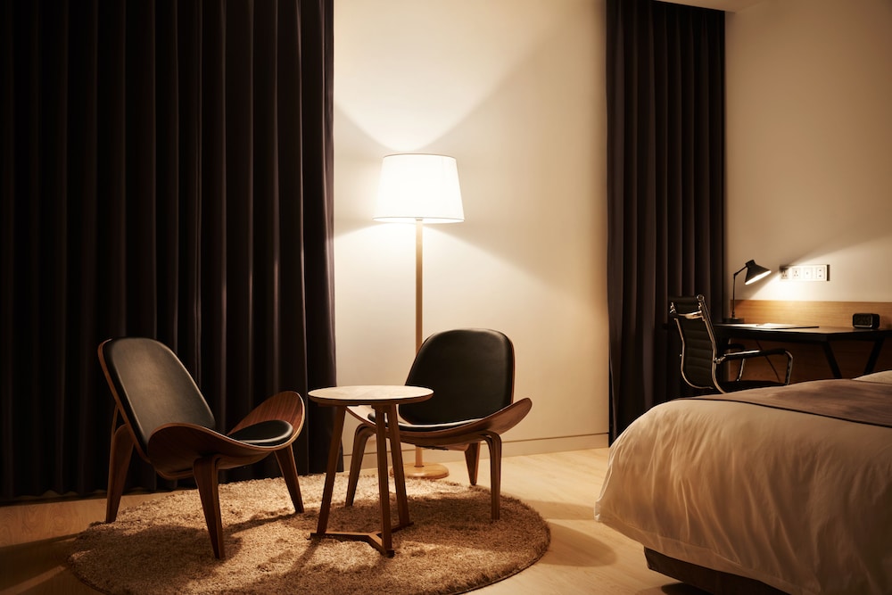 The Classic Hotel 44/68
