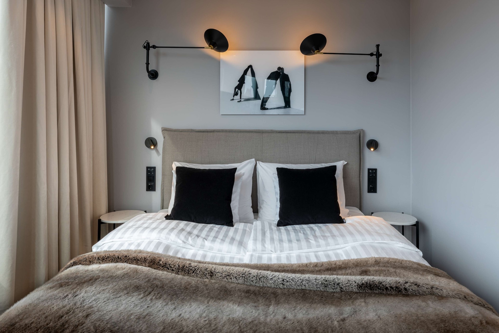 PLUS, SUPERIOR, KING BED