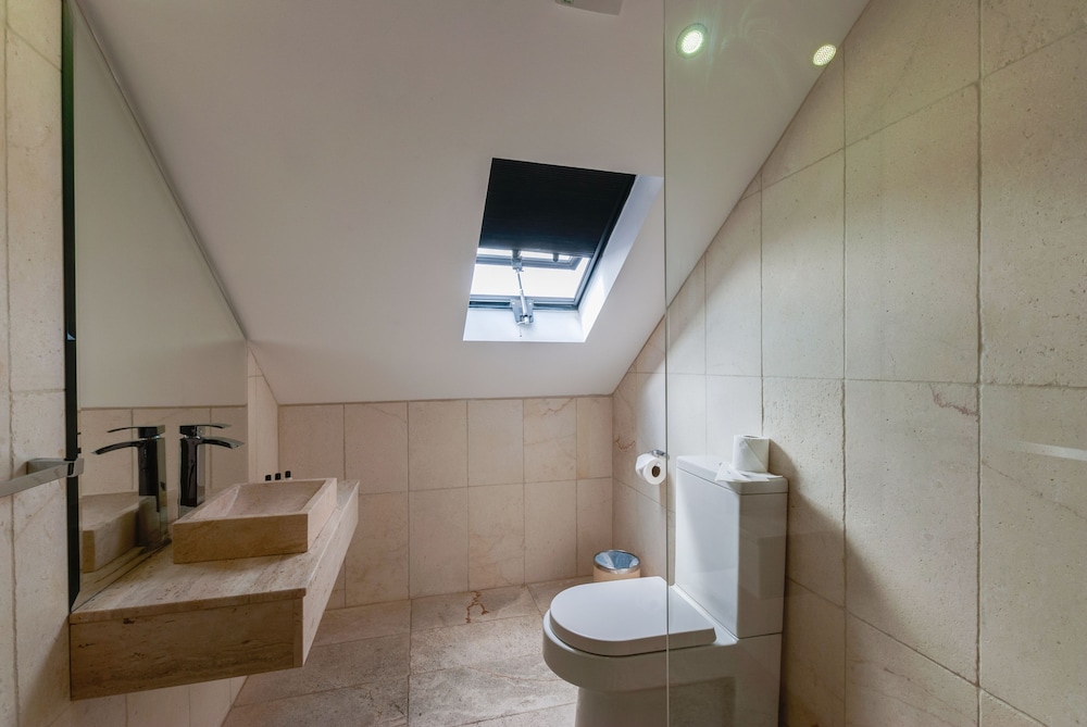 Base Serviced Apartments - Sir Thomas Street 42/57