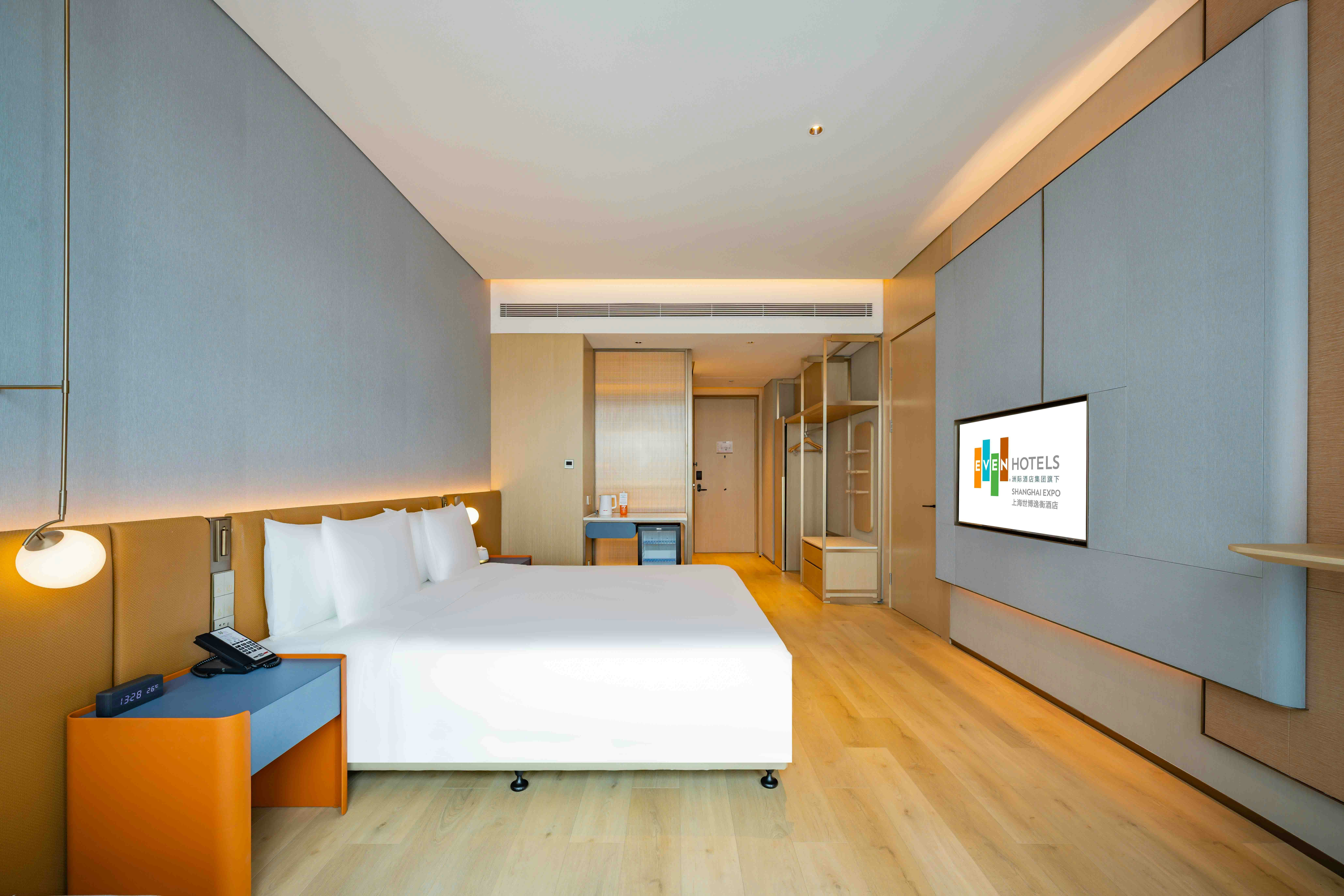Premium, King Bed, Accessible