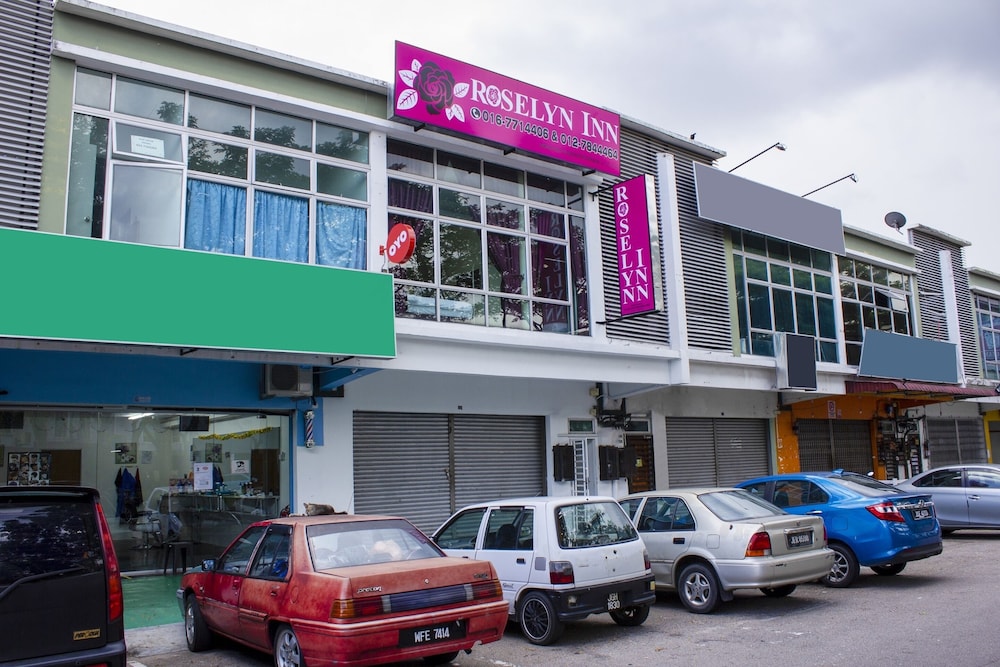 OYO 90090 Roselyn Inn 2 25/27