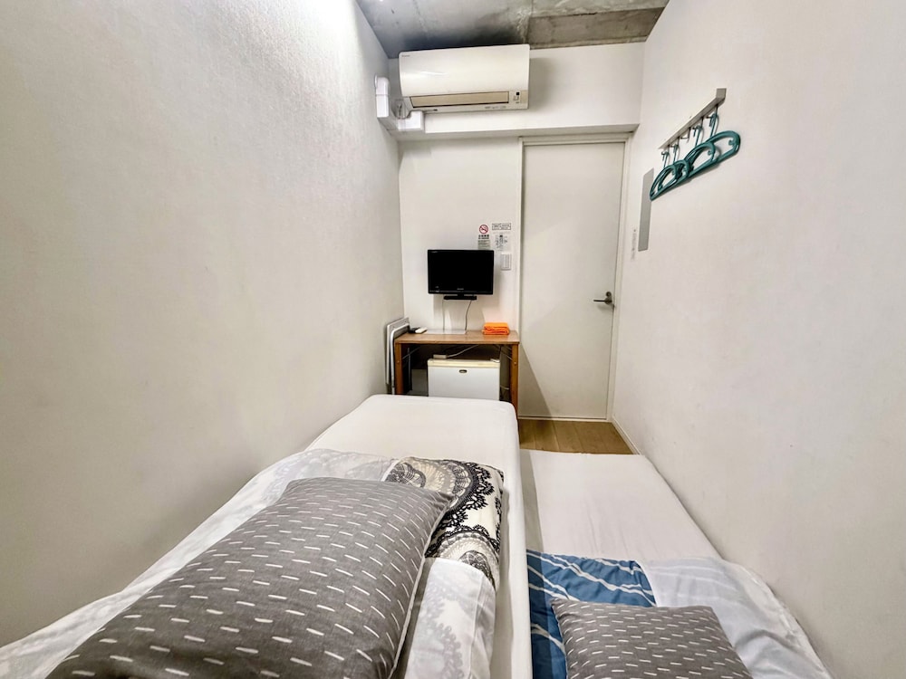 Kangaroo Hotel Side B 23/63