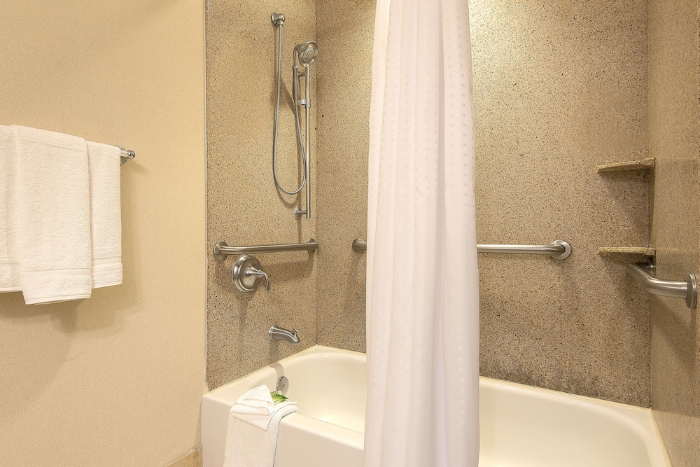 Holiday Inn Express Haskell-Wayne Area 20/75