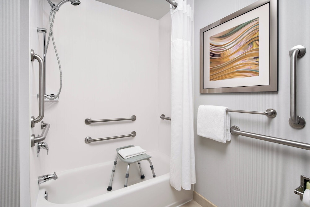 ROOM, KING BED, ACCESSIBLE