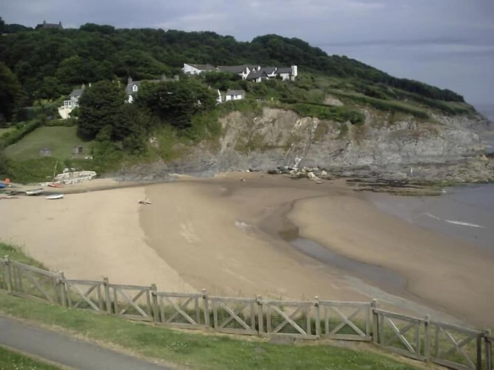 Highcliffe Hotel 36/48