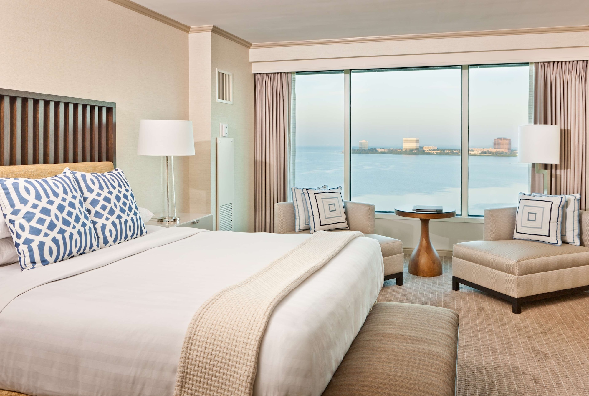 ROOM, KING BED, ACCESSIBLE