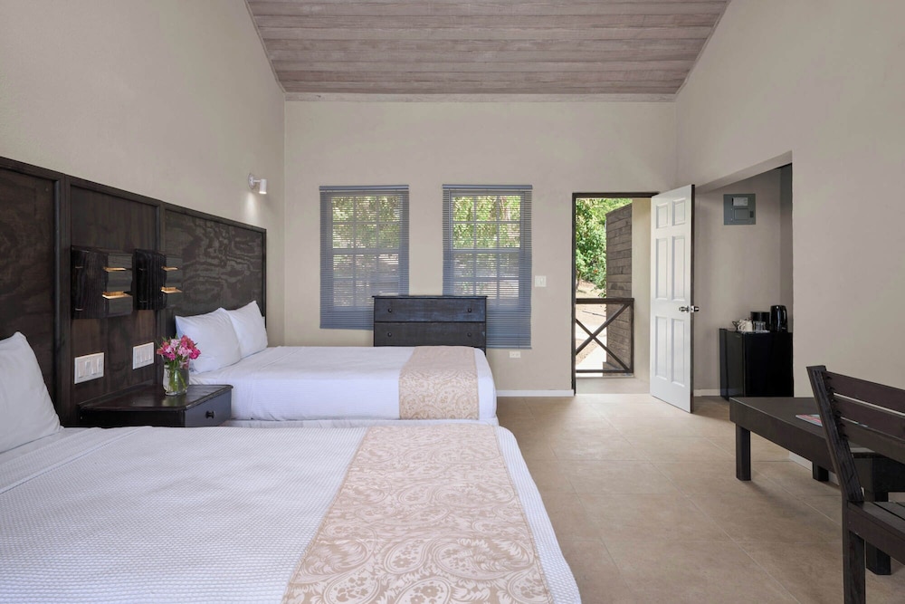 SUPERIOR, 2 DOUBLE BEDS, SEA VIEW