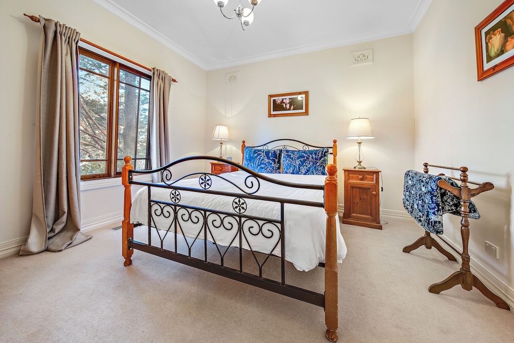 WHISPERING PINES BOUTIQUE ACCOMMODATION 18/50