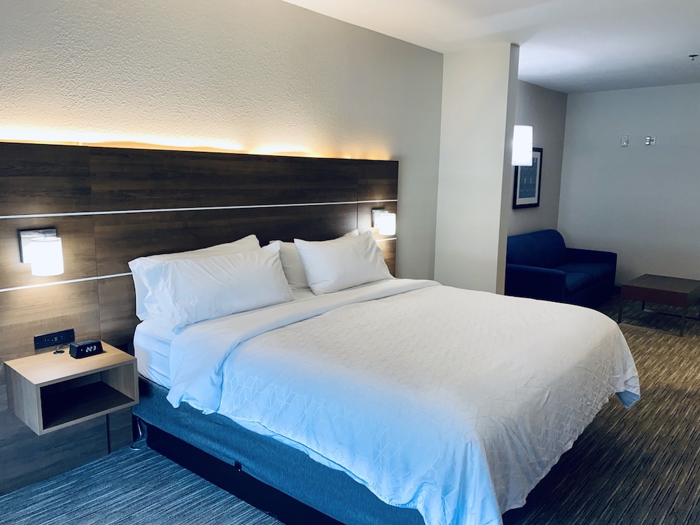Holiday Inn Express Hotel & Suites Corpus Christi 11/44