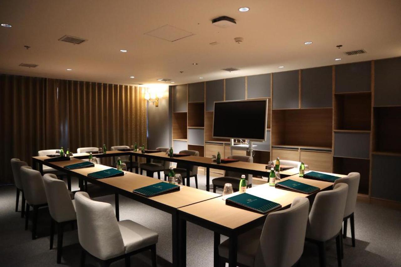 Brittany Hotel BGC 25/26