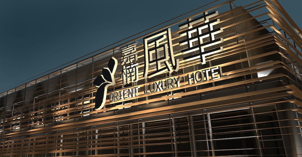 Orient Luxury Hotel 4/68