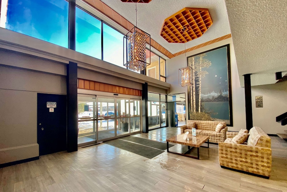 Ramada by Wyndham Whitecourt 31/48