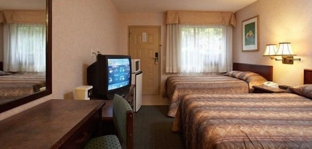 Langley Hwy Hotel 19/25