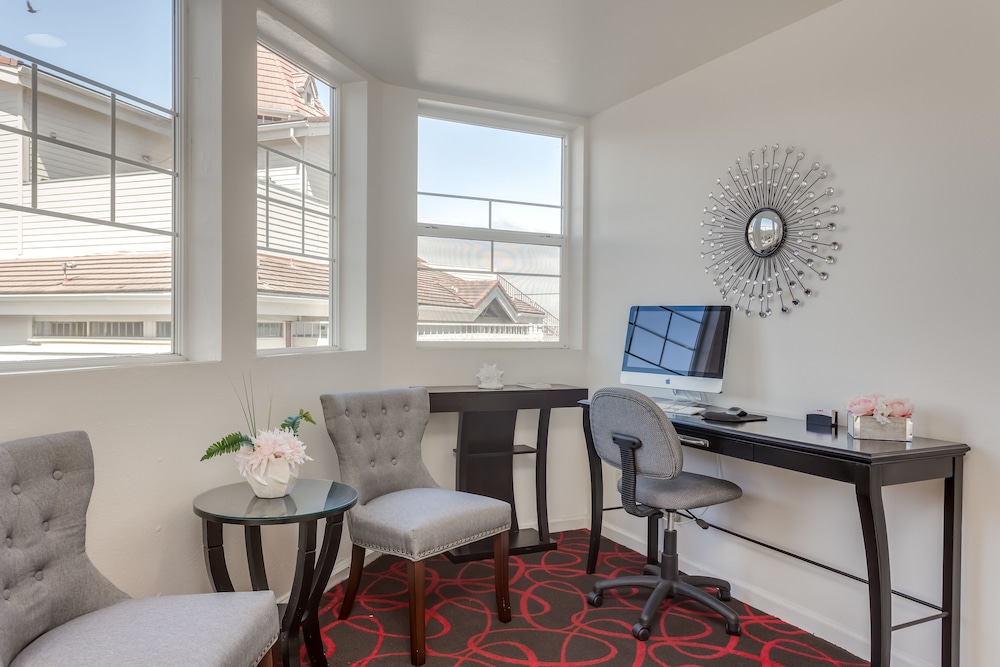 Pacifica Beach Hotel 40/56