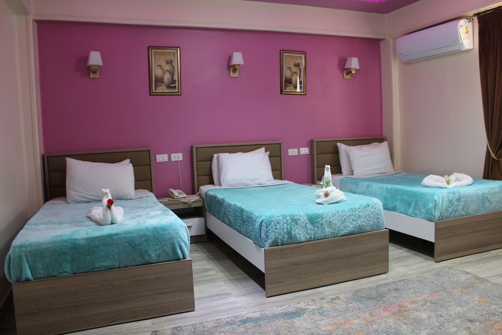 Amin Hotel 12/50