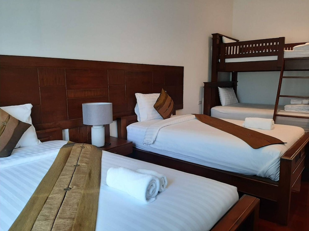 غرفة قياسية بسريرين مزدوجين وسرير بطابقين، Buraphat Resort 2/4