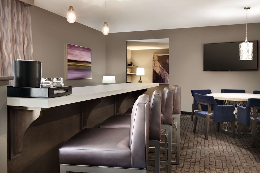 Embassy Suites By Hilton Charlotte Uptown 60/67