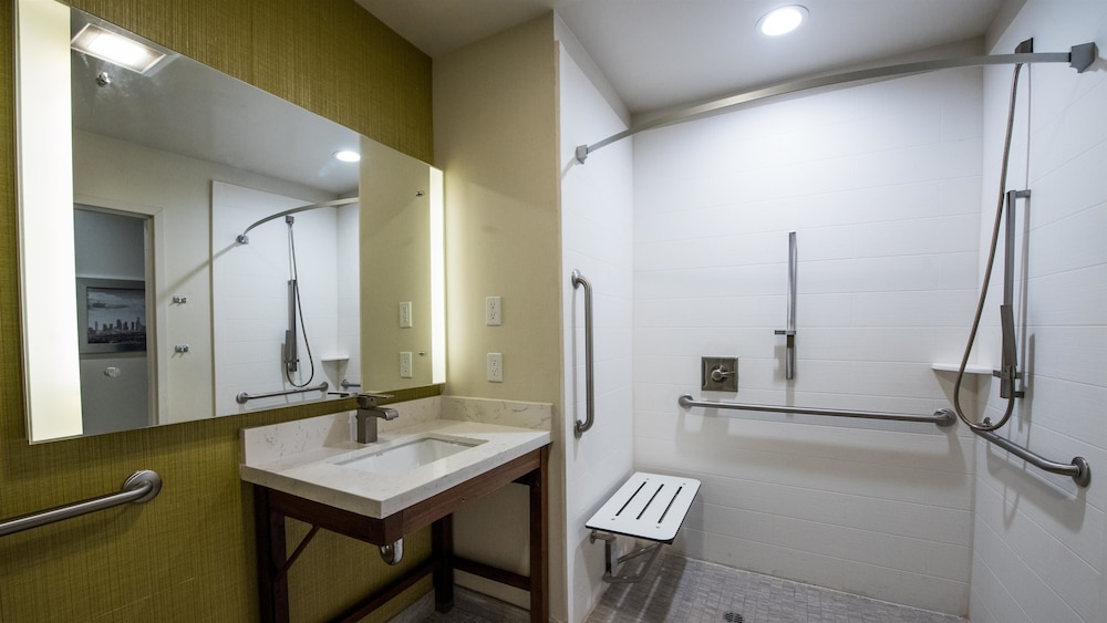 Best Western Plus Gardena Inn & Suites 9/36