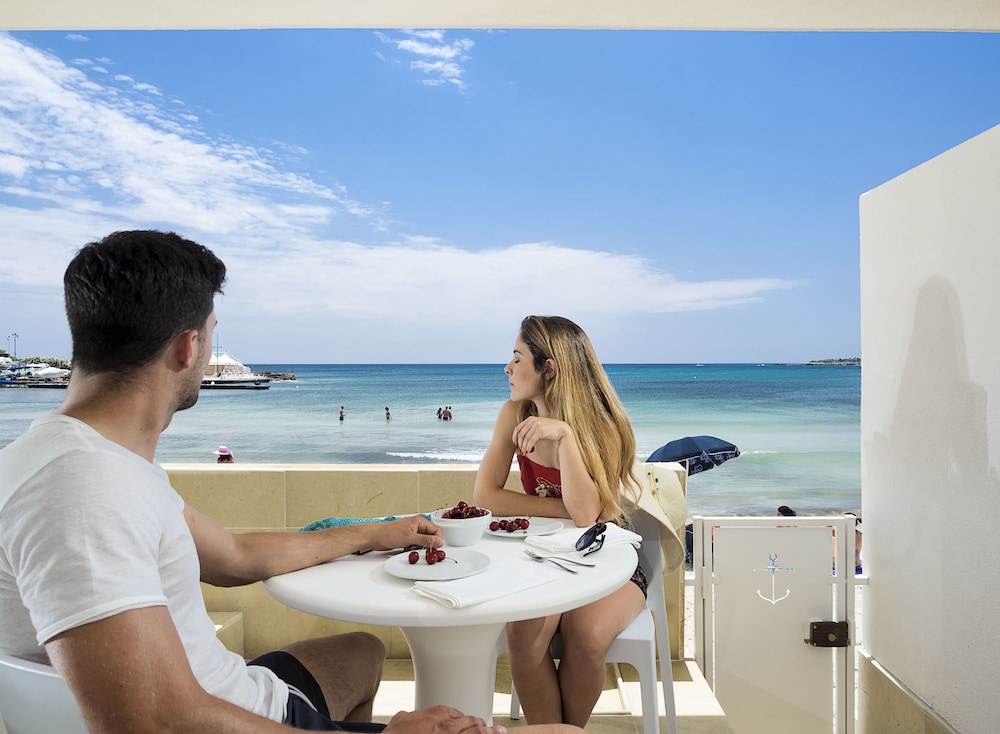 White Bay Resort 52/74