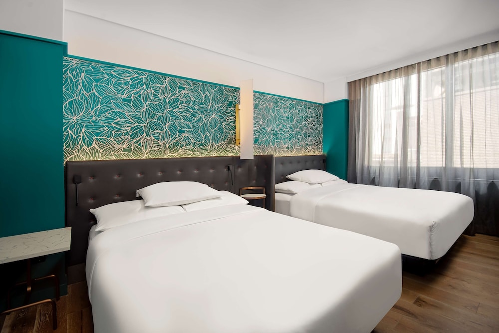 room, 2 queen beds