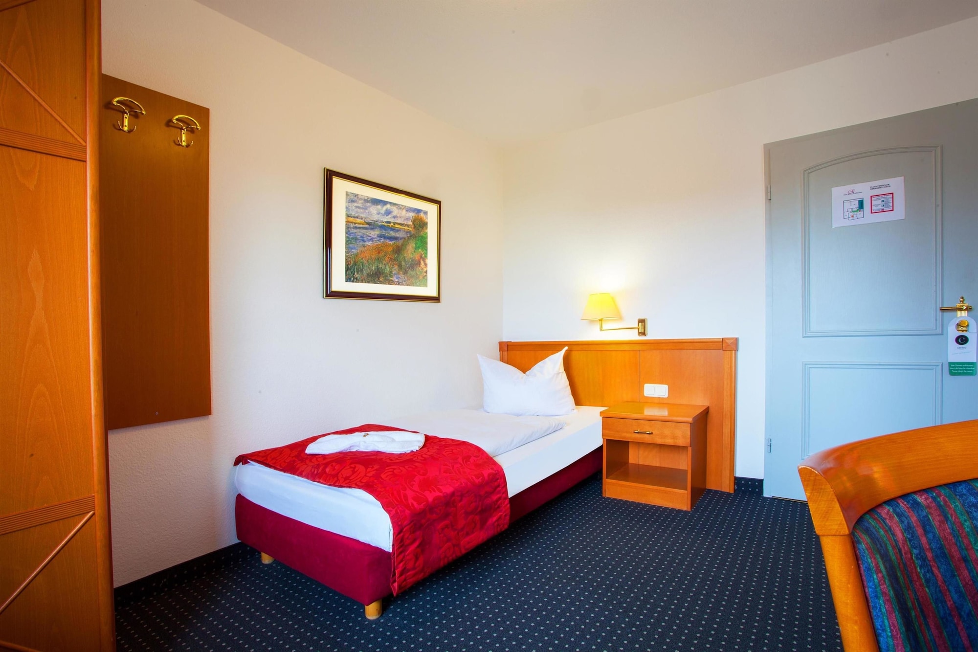 ROOM, SINGLE, SINGLE BED