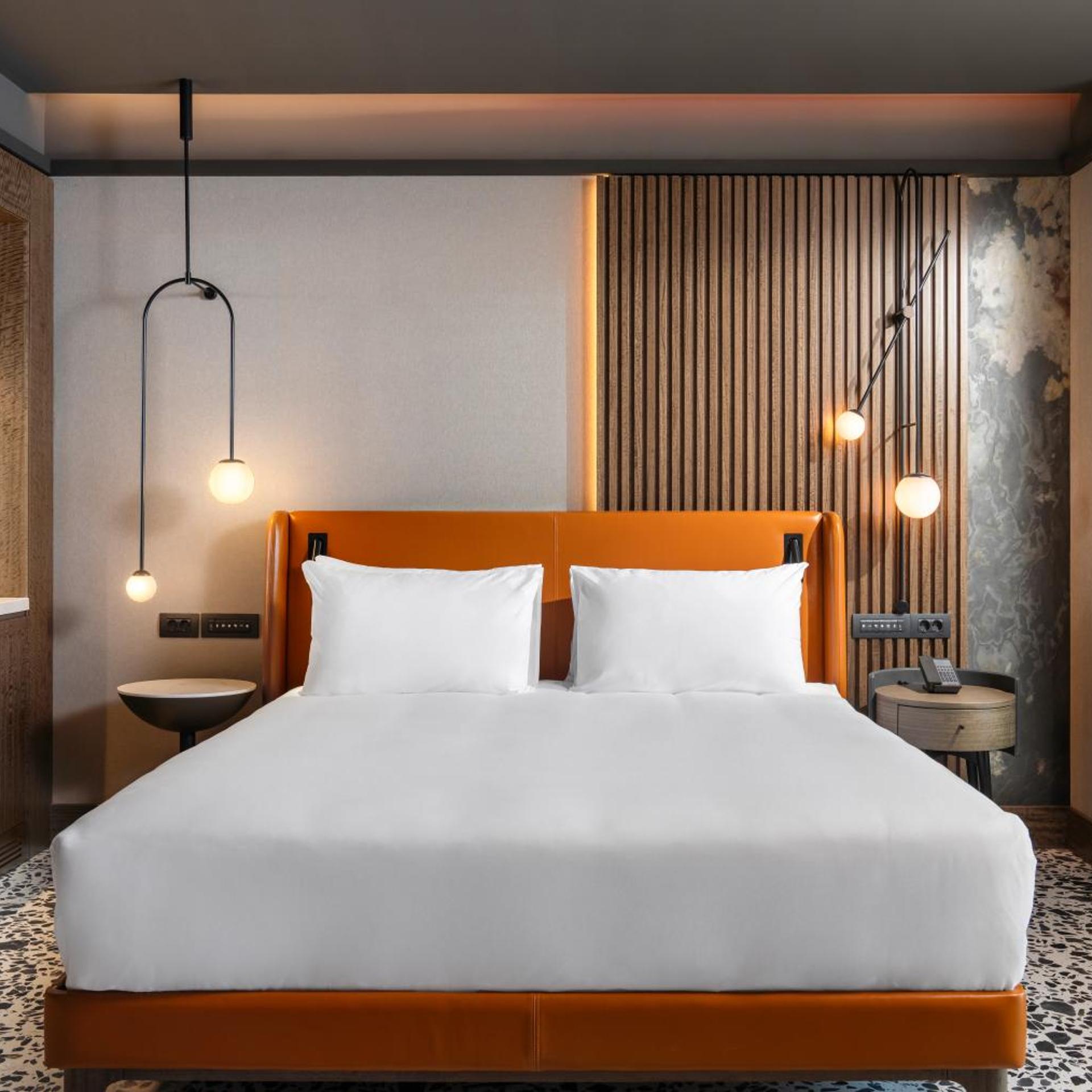 Deluxe, King Bed, City Side