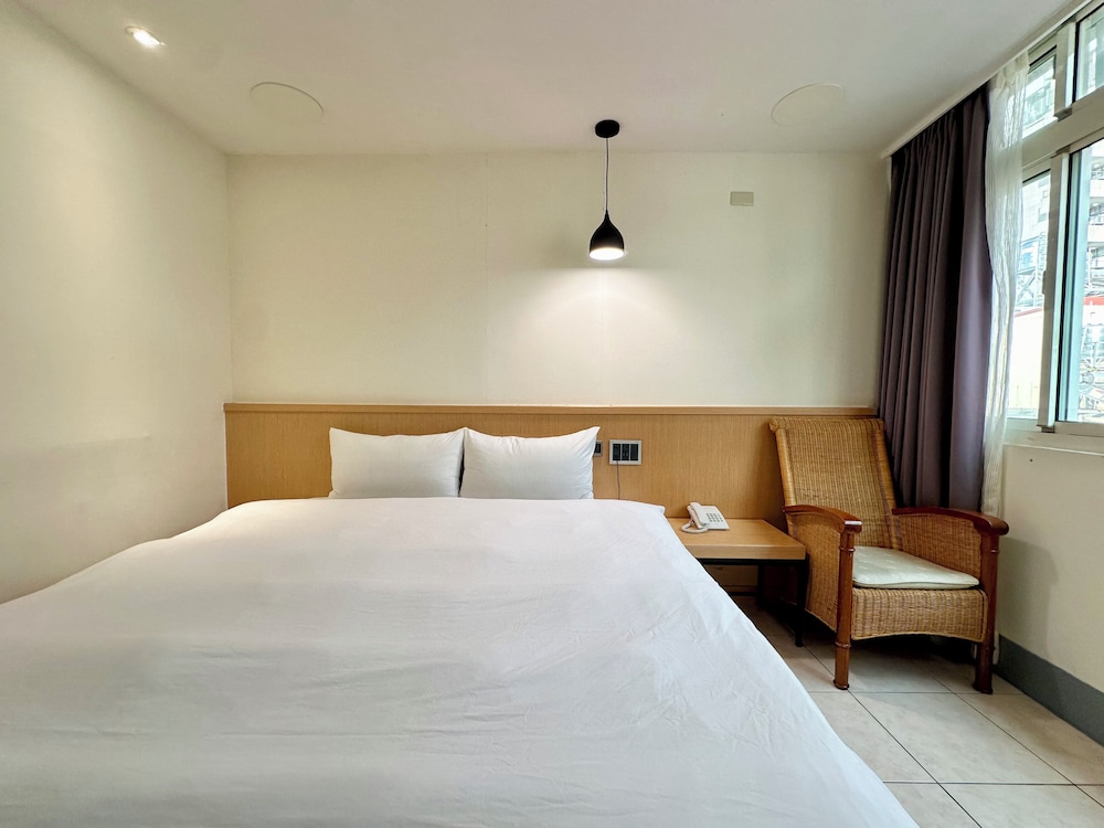 COMFORT, DOUBLE OR TWIN BED, CITY VIEW