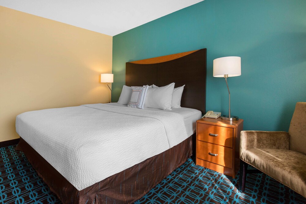 AmericInn by Wyndham St. Cloud MN Shopping Area 12/51