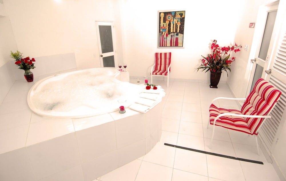 Hotel Karlo 39/50
