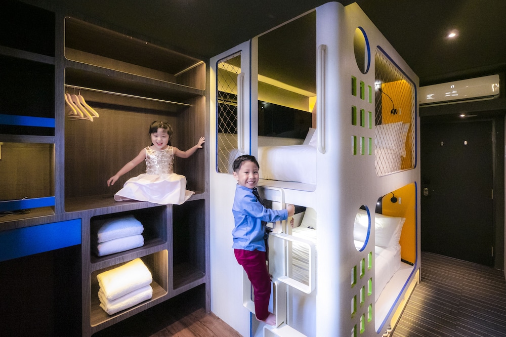 CUBE Family Boutique Capsule Hotel at Chinatown 9/66