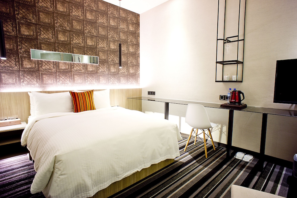 VIA HOTEL ZHONGXIAO 6/25