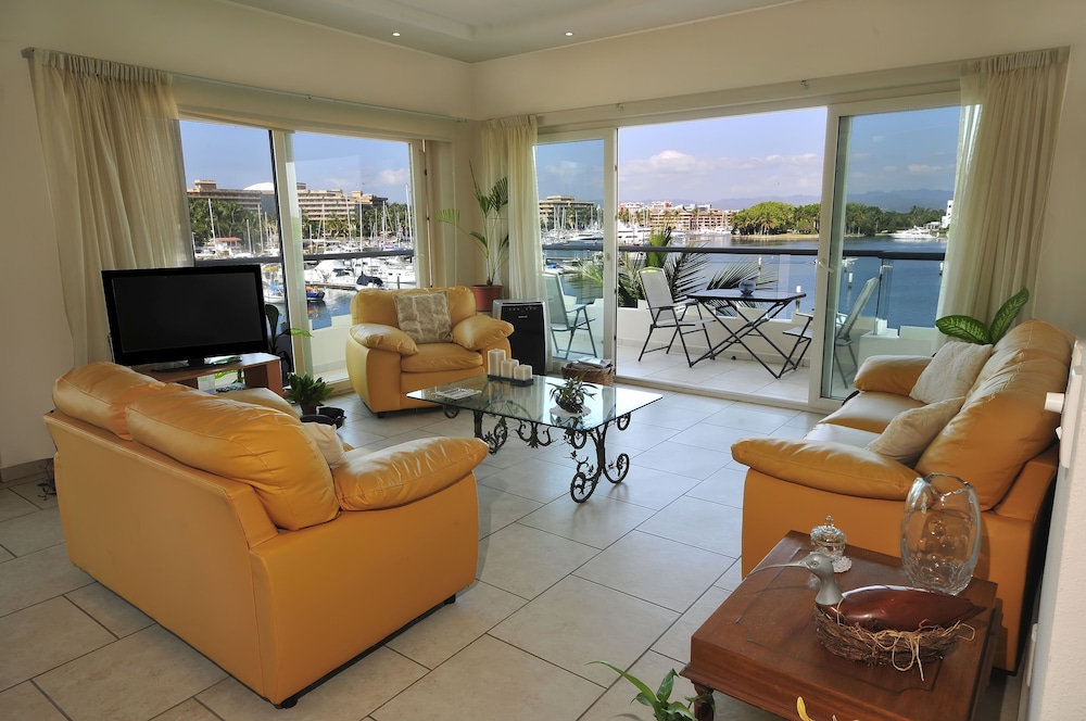 Hotel Boutique Marina Banderas 34/50